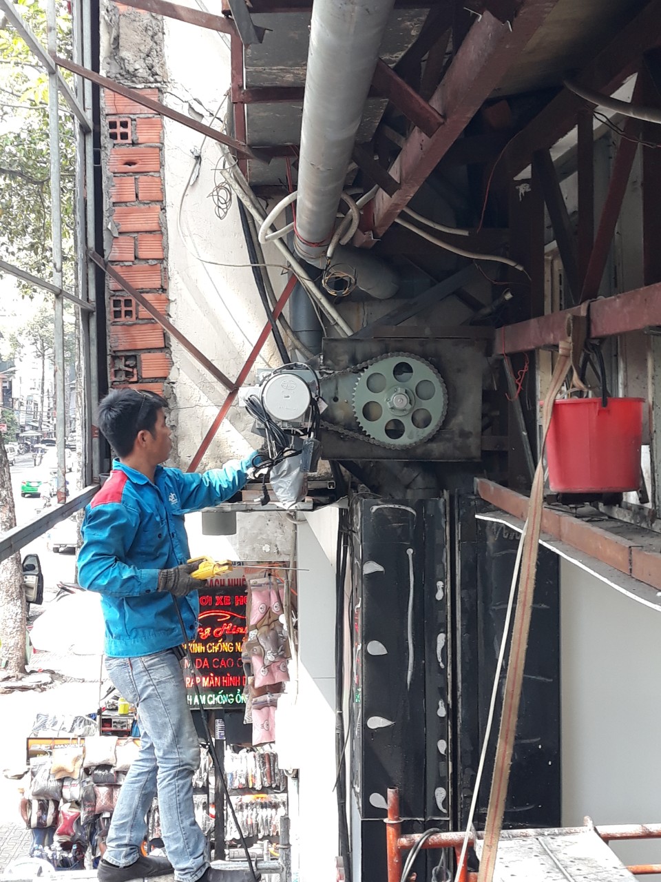 sửa motor cửa cuốn