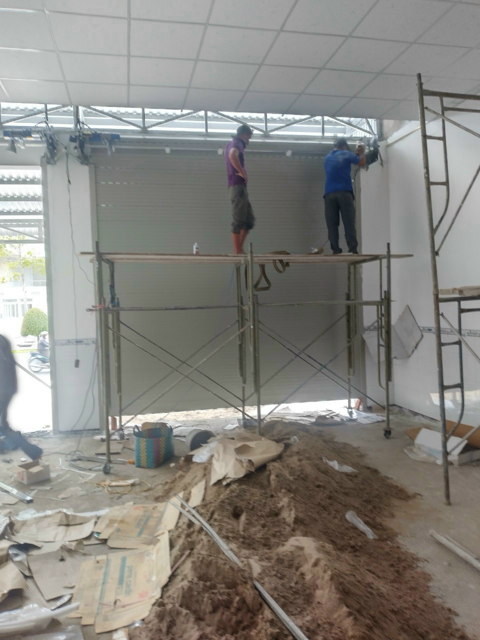 thi công cửa cuốn tháp mười