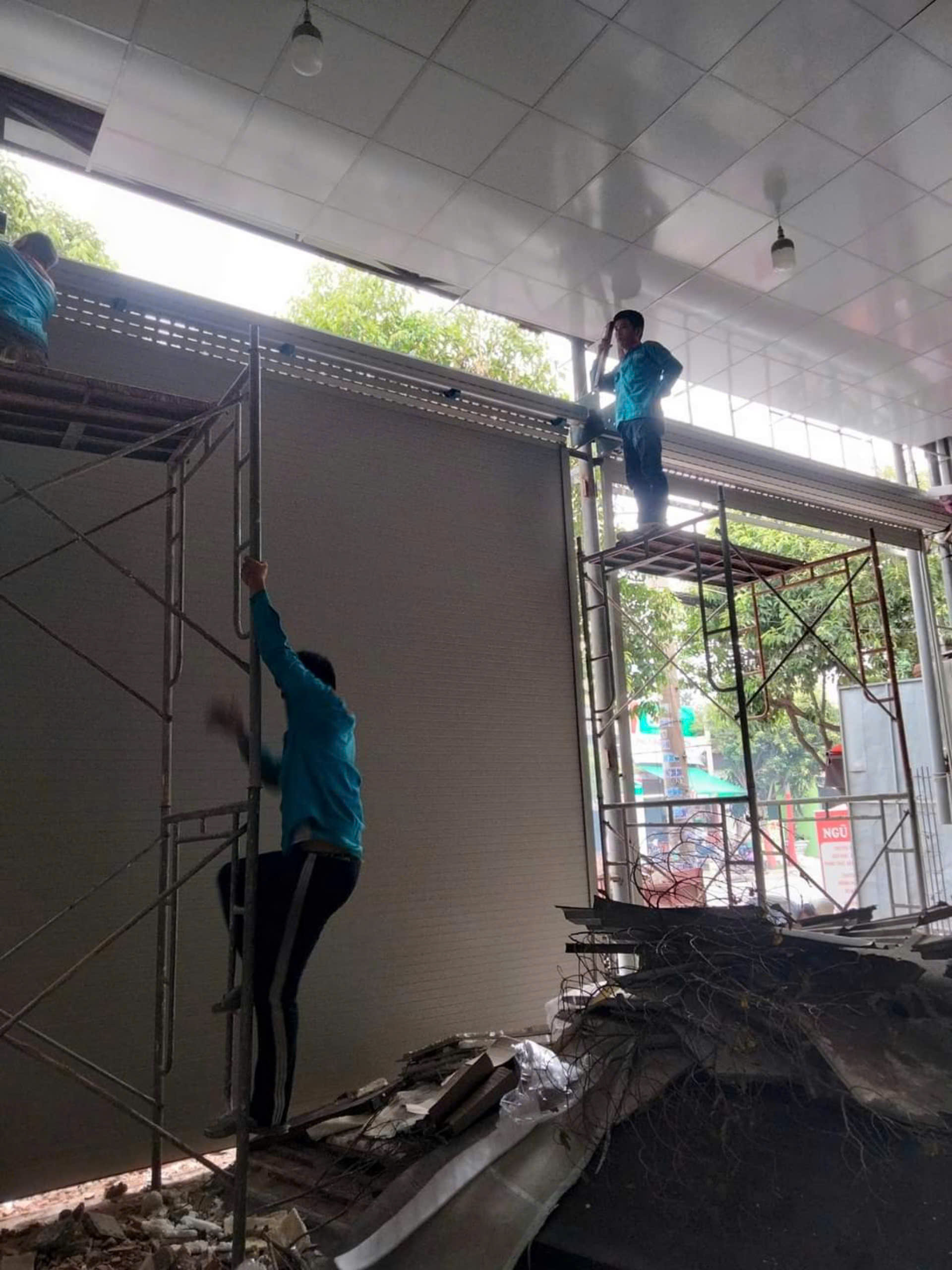 lắp cửa cuốn tại tân trụ