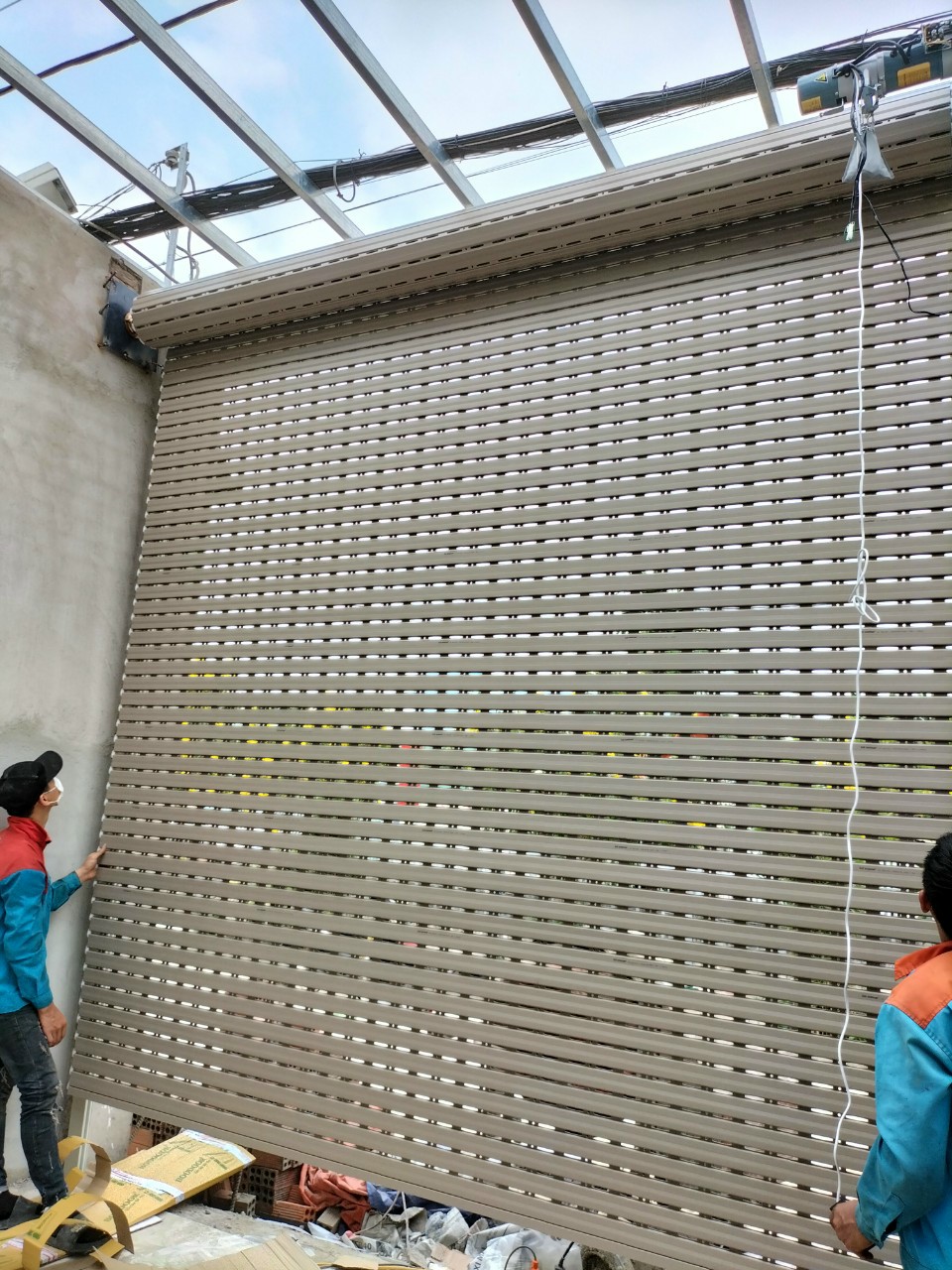 lắp đặt cửa cuốn cao cấp Alpha door Thi công cửa cuốn đức Alpha door
