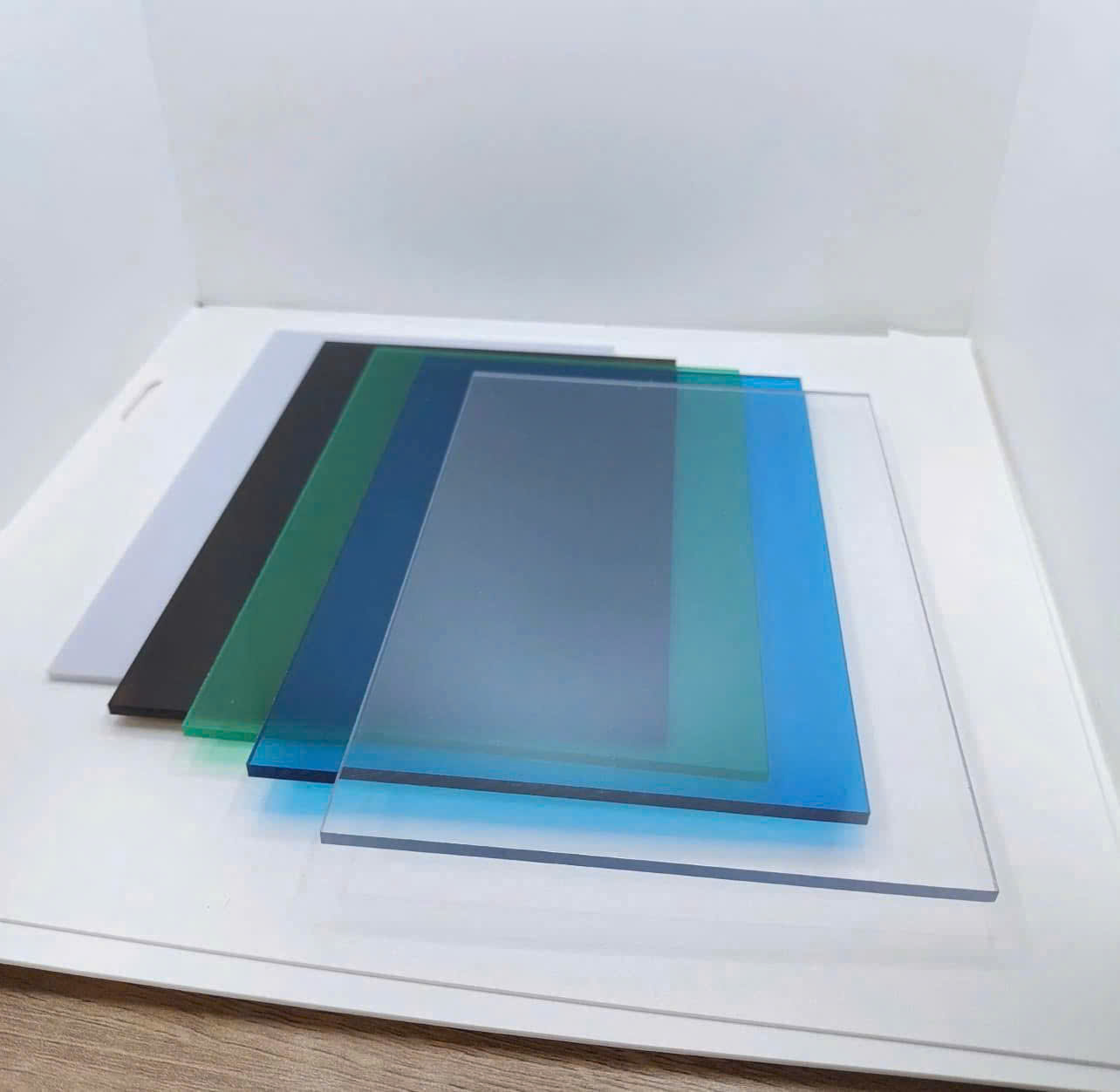 tấm nhựa kính polycarbonate nhựa kính polycarbonate