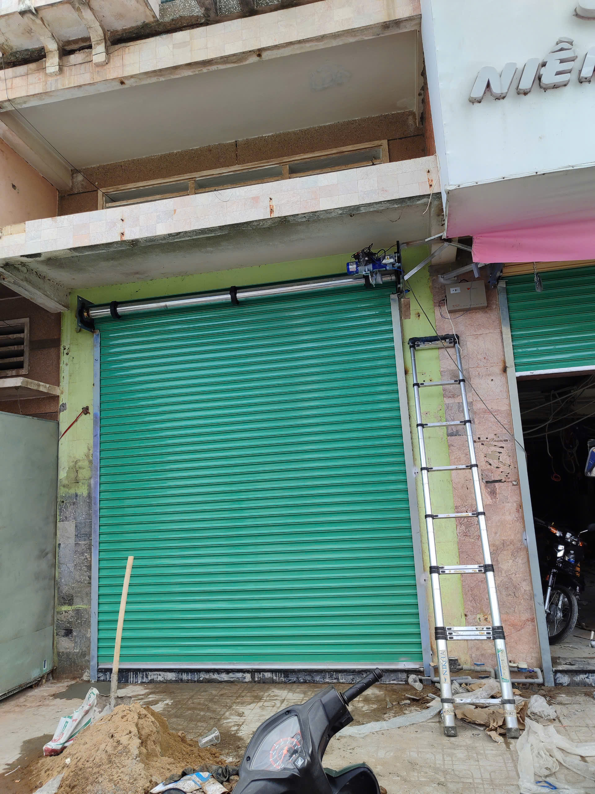 thi công cửa cuốn tại lê trọng tấn