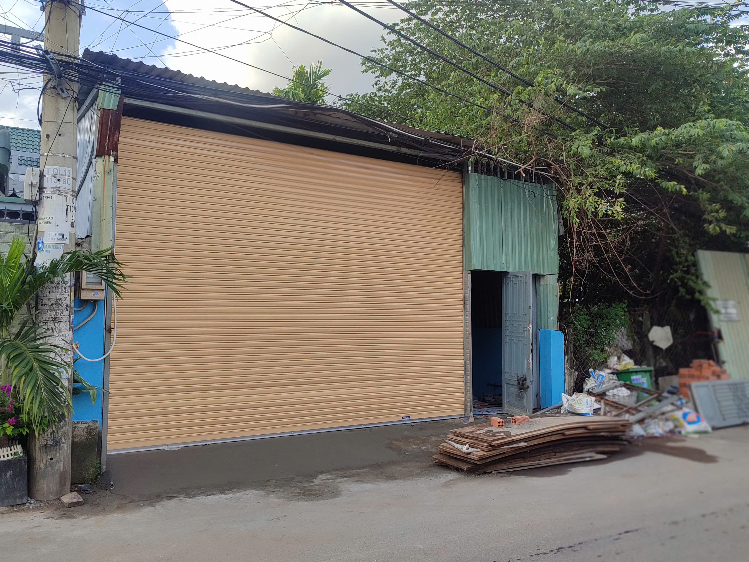 cửa cuốn giá rẻ tại lê trọng tấn