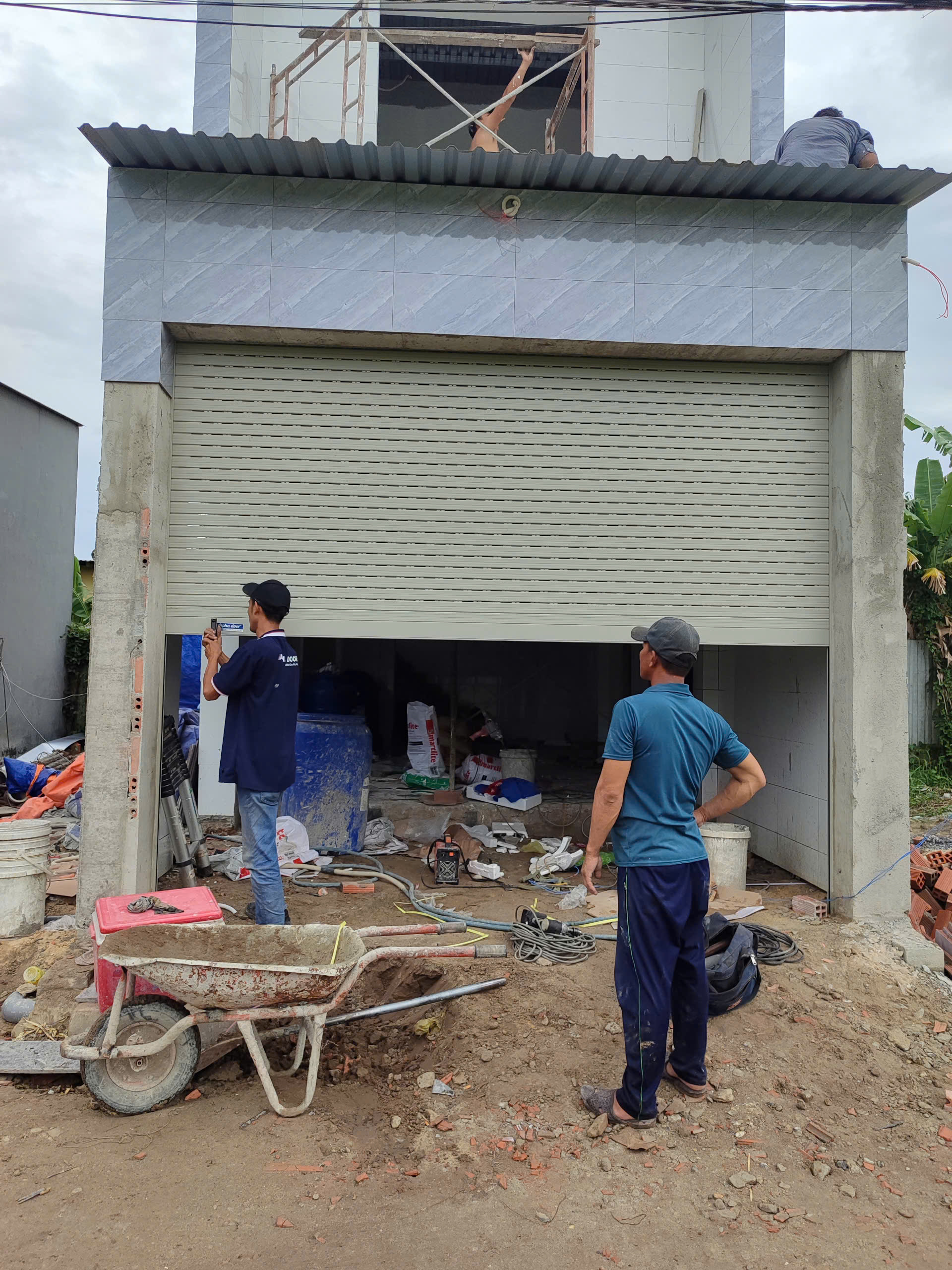 cửa cuốn bà điểm