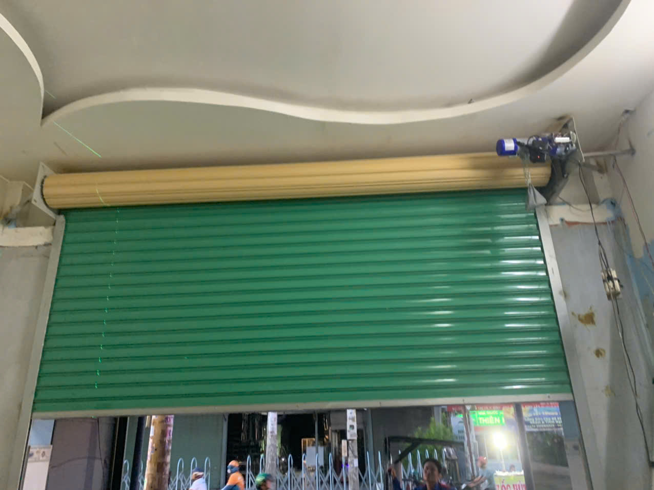 cửa hàng cửa cuốn thạnh lợi lắp cửa cuốn tại thạnh lợi