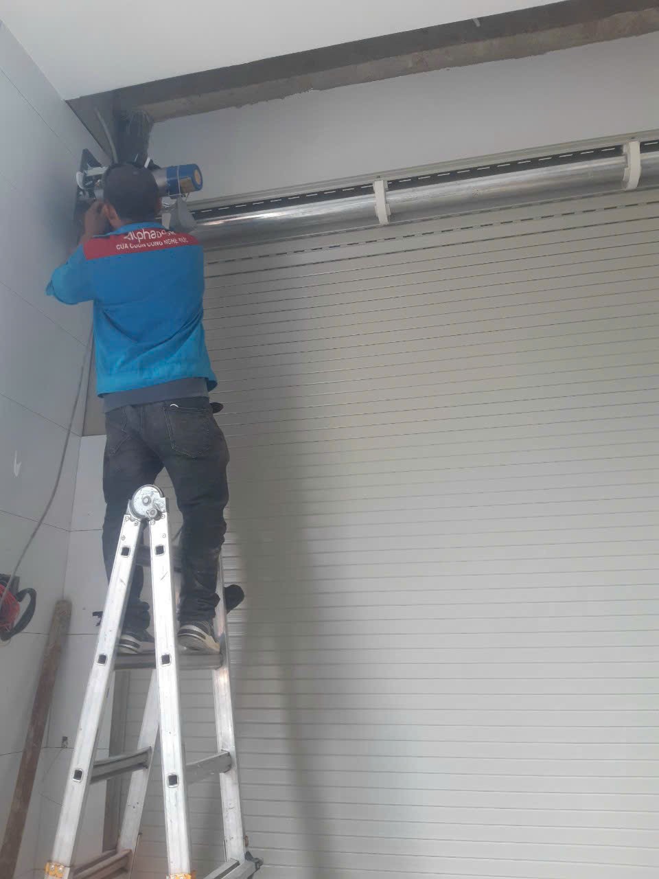 Dịch vụ sửa cửa cuốn giá rẻ uy tín chất lượng tại TP.HCM | Alpha Door