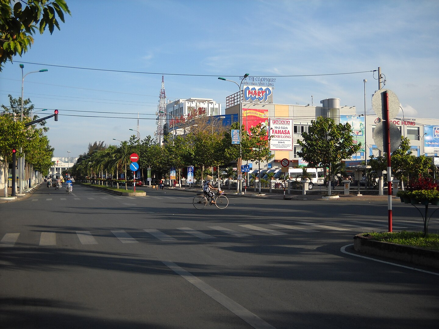 Tại Vĩnh Long