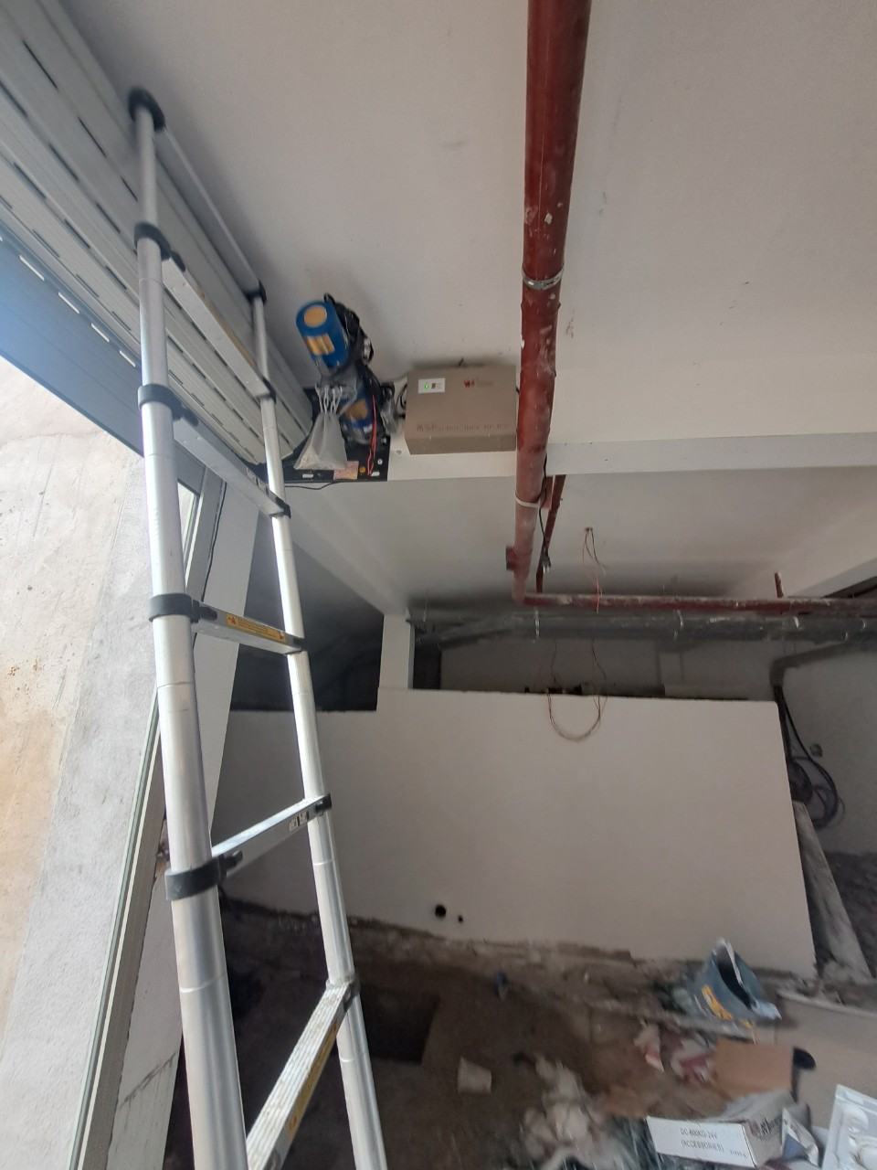 Dịch Vụ Lắp Đặt Bình Lưu Điện Cửa Cuốn Quận 12 Giá Chỉ Từ 2.300.000đ