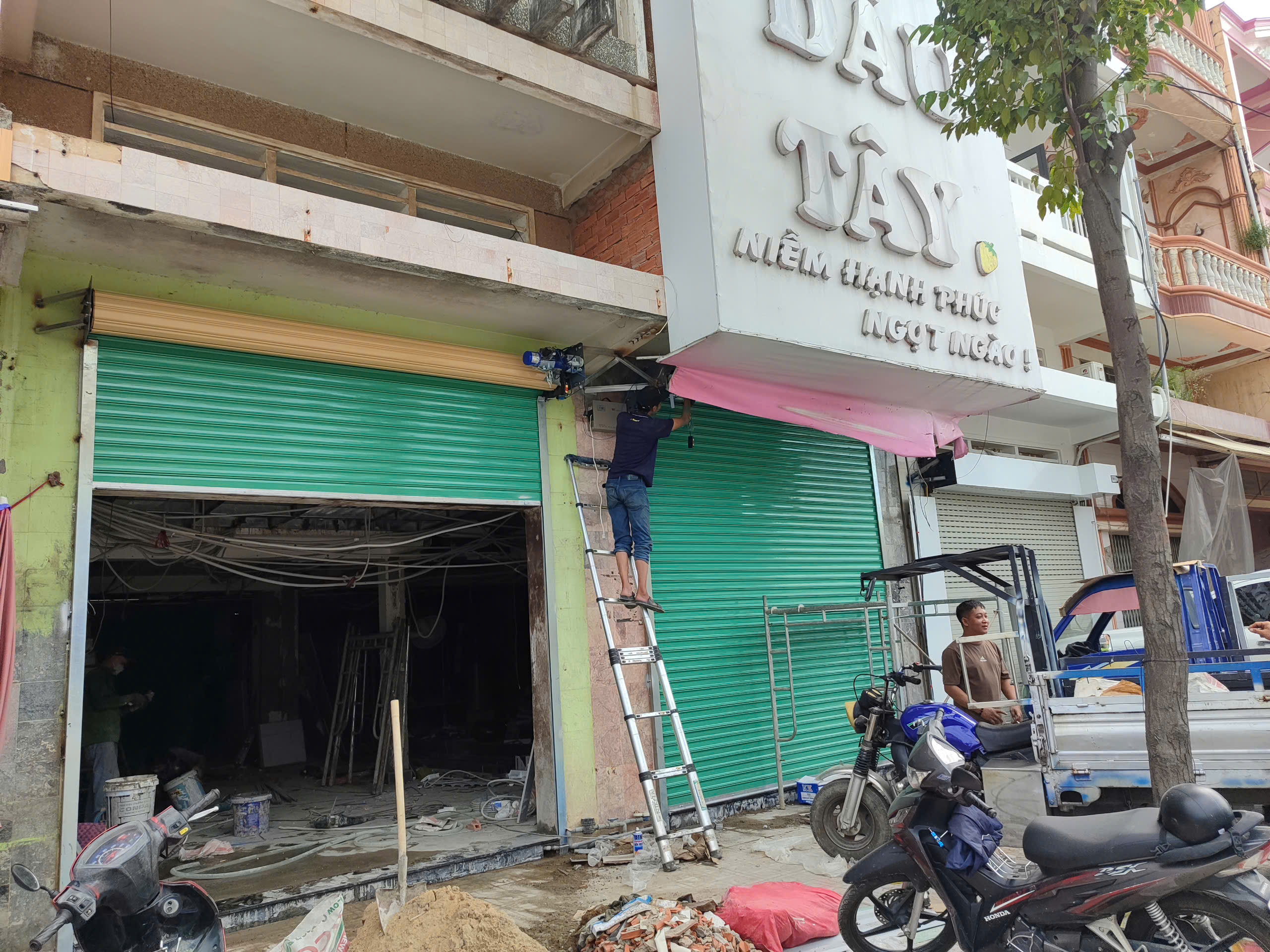 Lắp Đặt Cửa Cuốn Tại Bà Điểm Giá Từ 350K/m² Thi Công Nhanh, Giá Hợp Lý