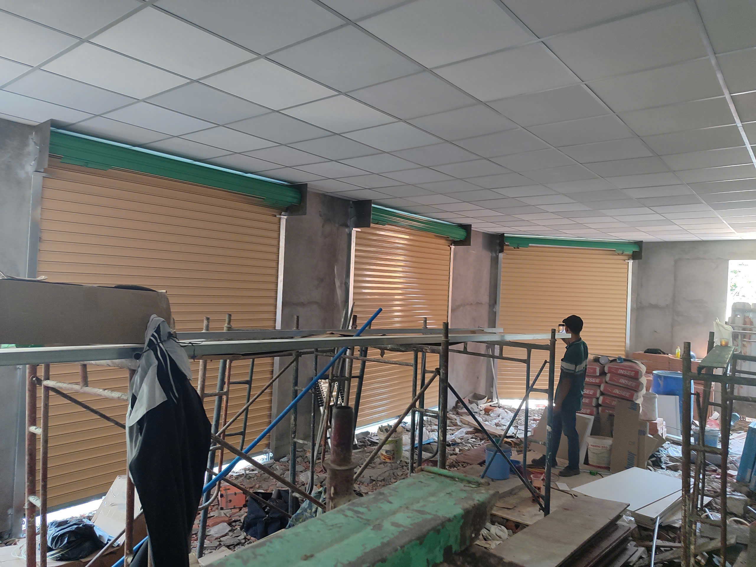 Dịch Vụ Cửa Cuốn Đường Bình Long Lắp Đặt Sửa Chữa Nhanh