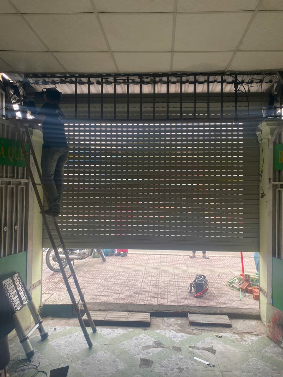 Cửa Cuốn Tại Đường Vườn Lài Tân Phú Lắp Đặt Sửa Chữa Giá Rẻ