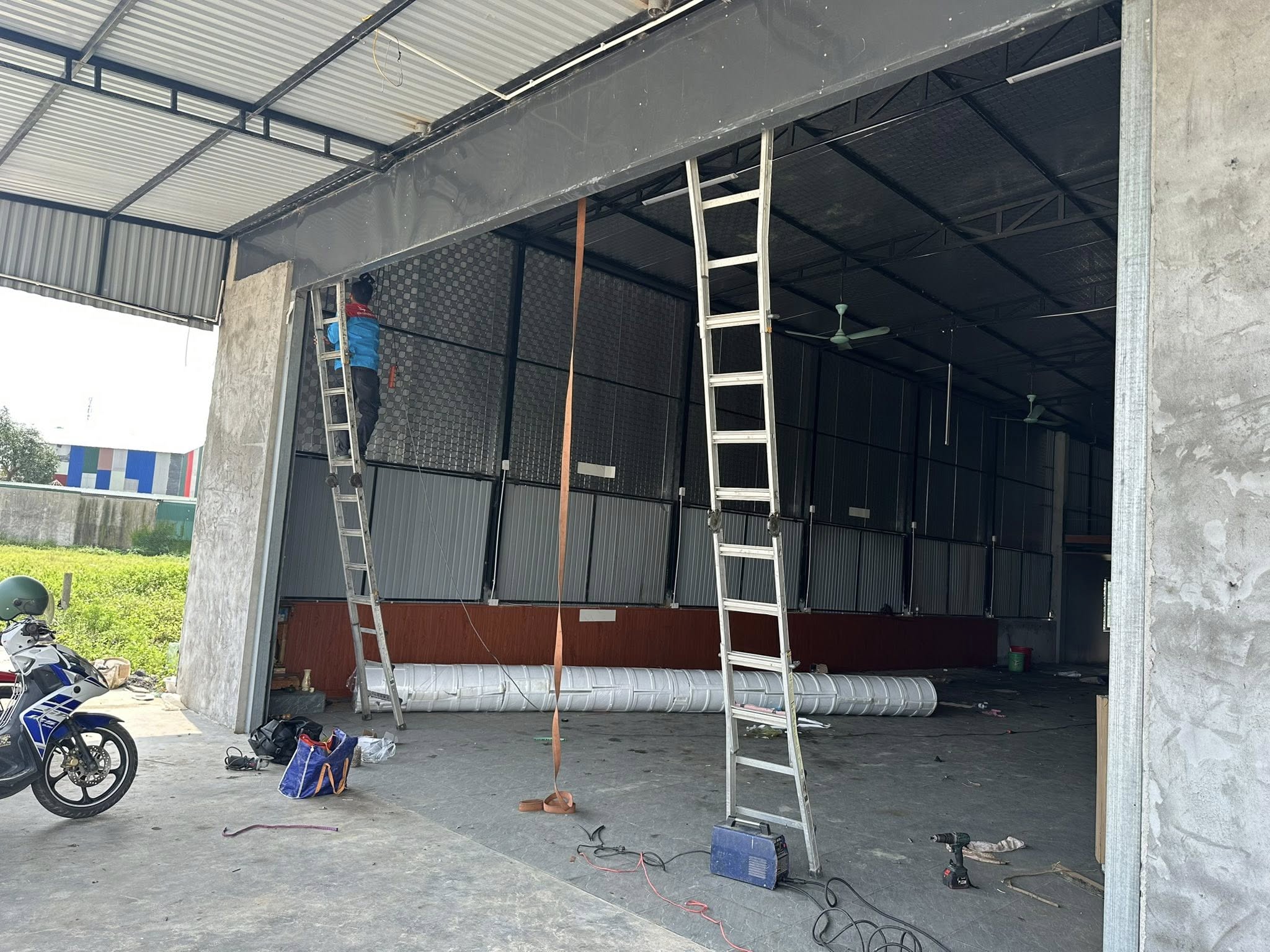 Lắp Đặt Cửa Cuốn Nghi Xuân Hà Tĩnh Giá Tốt, Thi Công Nhanh