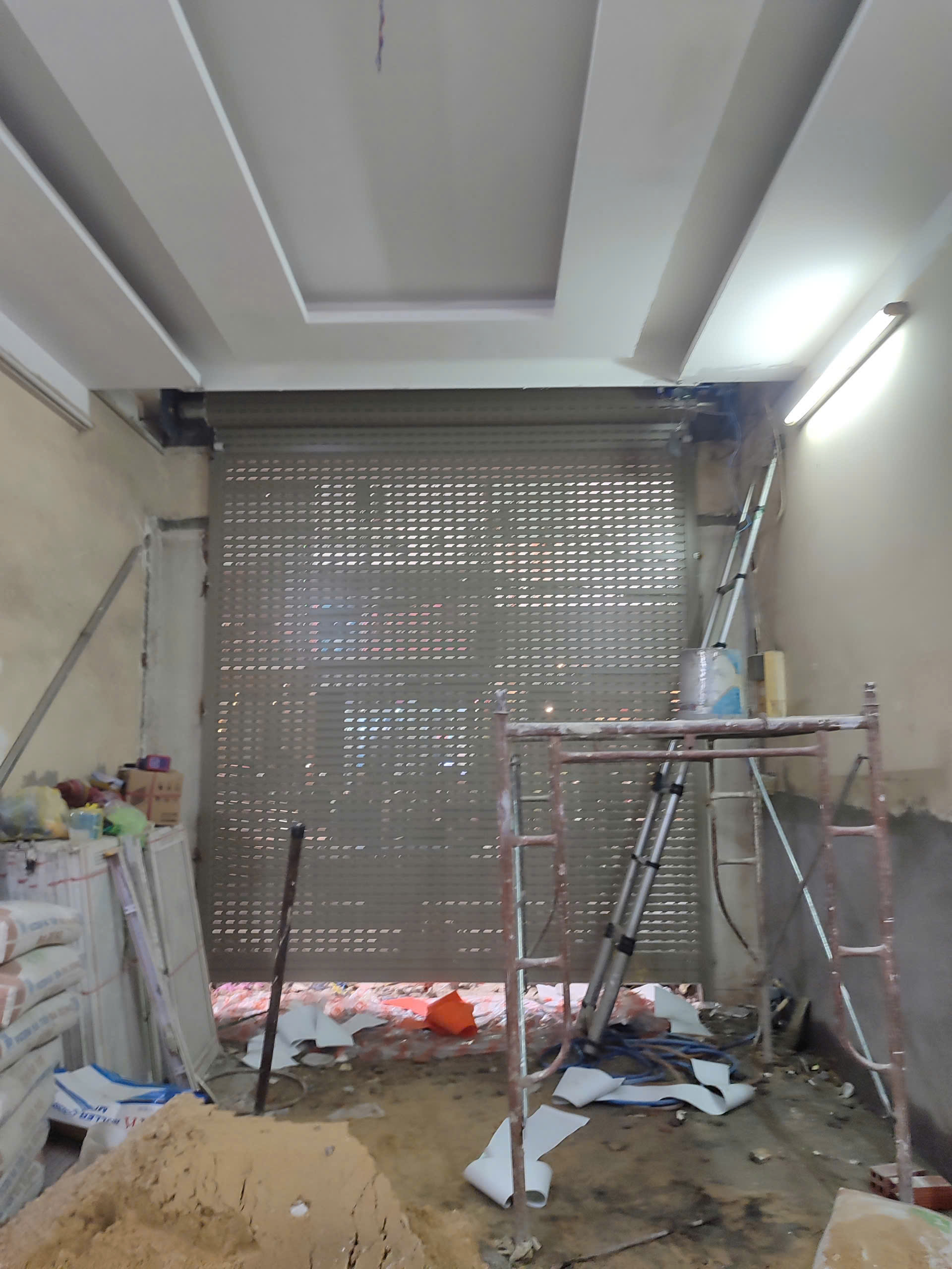 Giá Cửa Cuốn Nhôm Khe Thoáng TPHCM Chính Hãng, Thi Công Nhanh